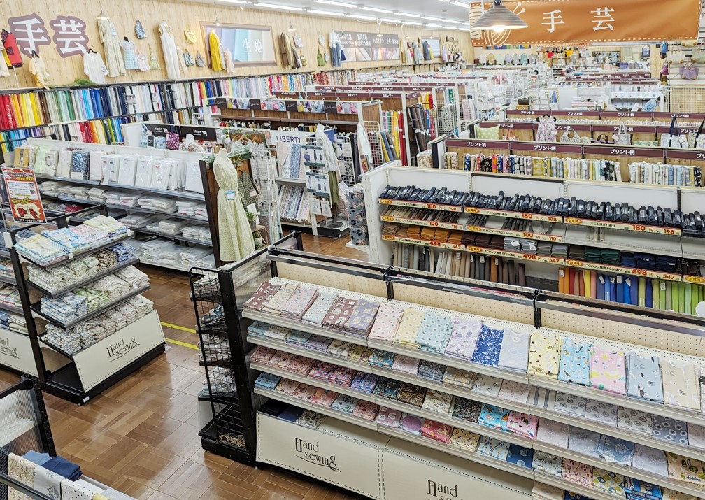 趣味の大型専門店アークオアシス三郷店がリニューアルオープンのサブ画像2_約35,000点を取り扱う手芸売場