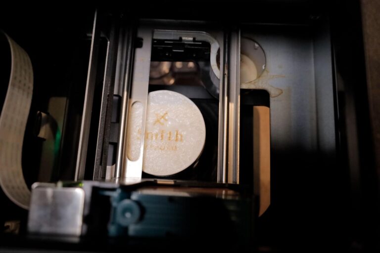 手作り結婚指輪・婚約指輪・ペアリング工房の「工房Smith札幌本店」、Smithロゴのラテアートサービスを本格提供開始のメイン画像