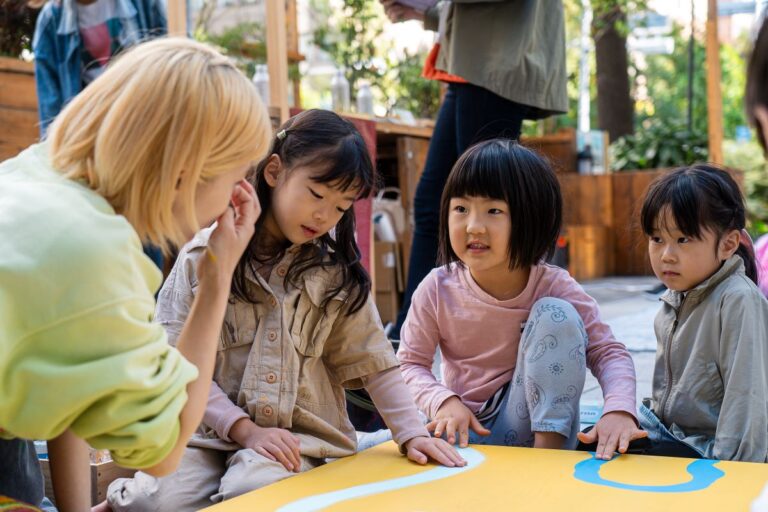 サンシャインシティ南入口付近の高架下歩行空間が「憩いの場」「賑わいの場」に「Street Furniture Live Painting Lab.」＜12月1日（日）＞のメイン画像