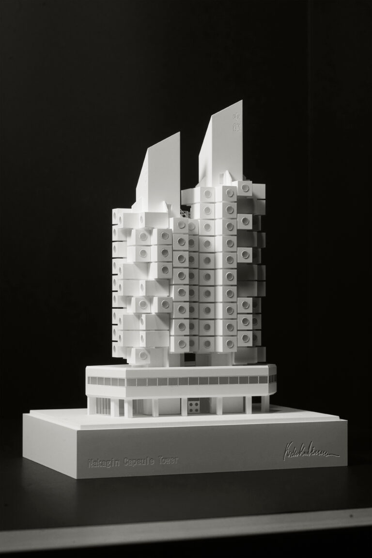 黒川紀章建築都市設計事務所が、中銀カプセルタワービルミニチュア模型（1/300、140個限定販売）を監修。11月1日（金）から、代官山 蔦屋書店のオンラインストアと店頭で先行予約販売を開始します。のメイン画像