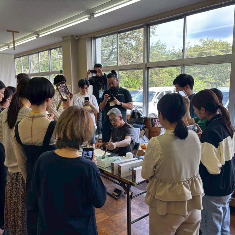 【中之条ビエンナーレ2025】１０回記念特別ツアー　名作アニメ映画の背景画を手掛ける武重先生と巡る日帰りツアー体験レポートのメイン画像