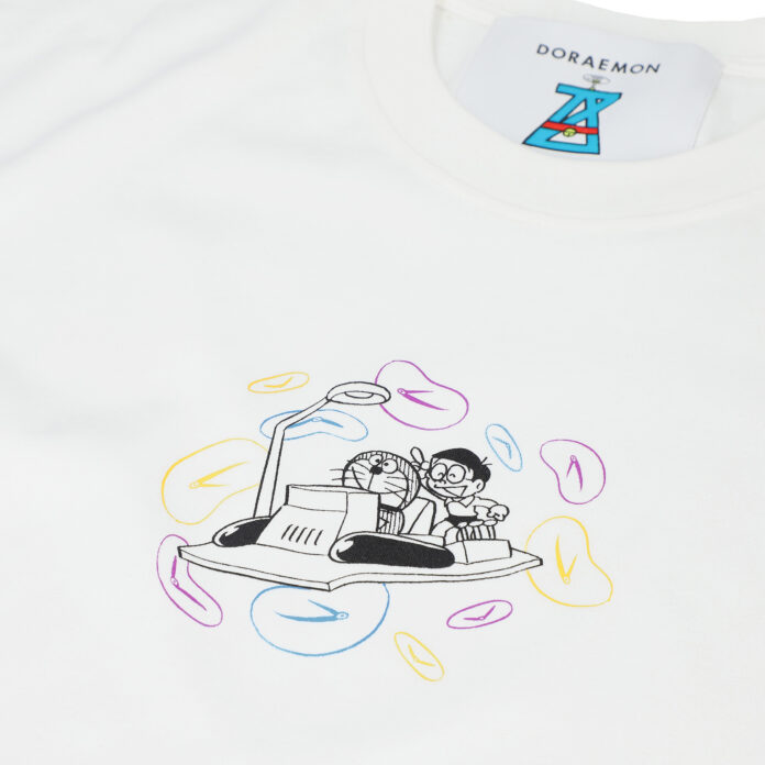 『THE DORAEMON STORE』と「ANREALAGE」とのコラボレーションが決定！フォトクロミック技術により時計の文字盤が浮き出る、タイムマシンデザインのTシャツが店舗限定で登場のメイン画像