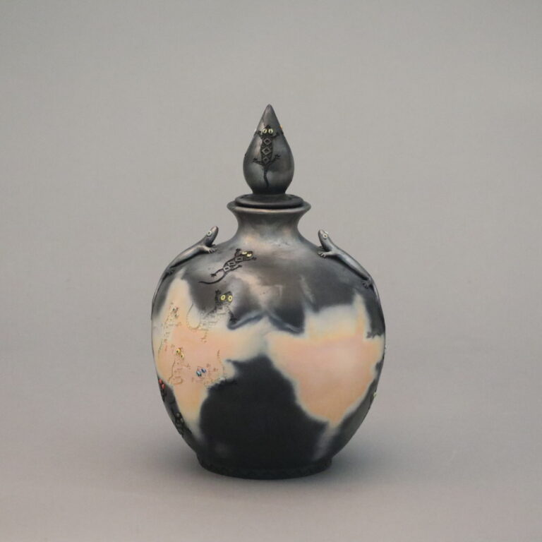 大丸下関店3階美術画廊、秋の萩焼展示販売。伝統と新しさが融合した作品をご覧ください。のメイン画像