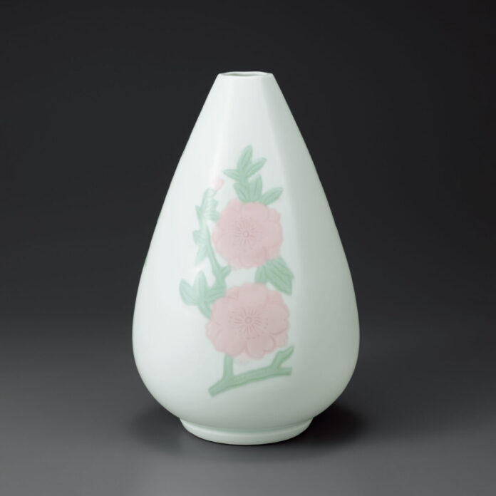 【銀座・和光】「井上萬二白磁展 ―花咲くうつわたち―」を６月１８日（木）より開催のメイン画像