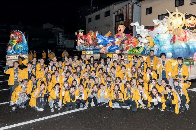 今年も京都芸術大学の学生が巨大な灯籠の山車「粟田大燈呂」を制作。10月13日（日）粟田祭の夜渡り神事で披露します。のサブ画像3_昨年の夜渡り神事の様子