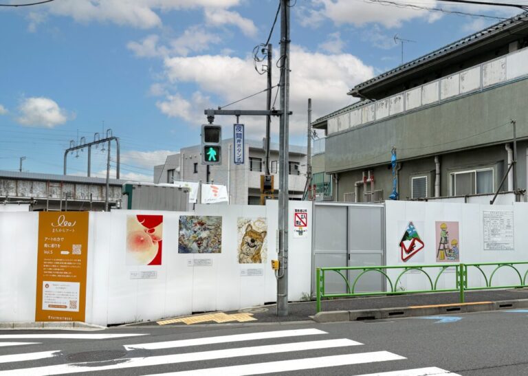 都市に洗練された空間を創造するフェイスネットワーク 「まちからアート 仮囲いデザインのアイディアコンテストVol.５」 受賞作品の２箇所目の作品展示を開始！のメイン画像