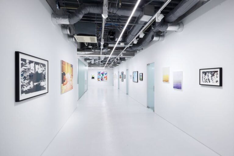 クリエイティビティを刺激するJINS東京本社 創造性を充填するギャラリーの第2回展示は、写真の新しい解釈を提示する「プラネタリウム」のメイン画像