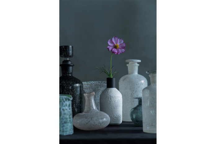 OSAJIブランドディレクター茂田正和からの声掛けにより始動した、詩人・音楽家 山崎円城氏の作品展「言葉のうつわ」3rd Editionが、2026年5月12日より京都・大阪の2会場で開催。のメイン画像