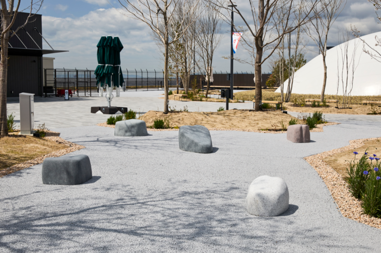 【大阪・関西万博会場内で「愛と平和の石磨きワークショップ」開催】彫刻家・冨長敦也による「Love Stone Project EXPO 2025」 石磨きワークショップ 参加者募集！のメイン画像