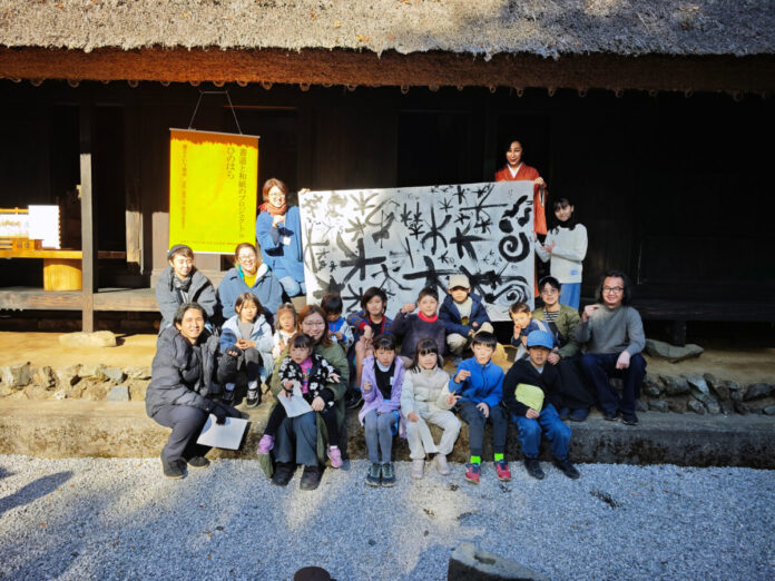 山郷から都市へ──落合陽一・川邉えりこりえこほか現代文人が問いかけた「書道×和紙×テクノロジー×エシカル」の現在地　文化庁主催事業「書道と和紙のプロジェクト in ひのはら」のメイン画像