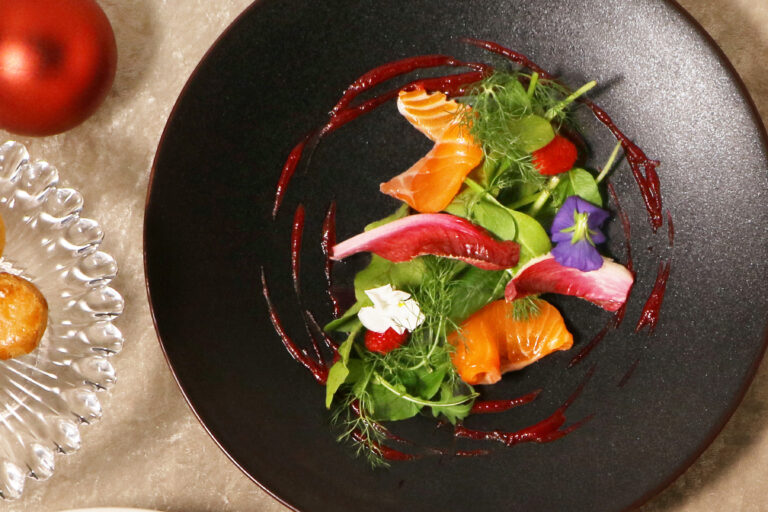 三菱一号館美術館 Café 1894クリスマスディナー、3日間だけの特別な体験　～歴史的建築×美食を味わうフェスティブな夜～のメイン画像