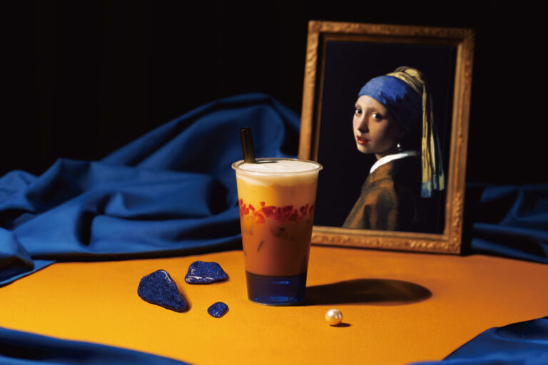 フェルメール《真珠の耳飾りの少女》が「飲む名画」に登場。絵画をイメージしたデザートドリンク。のメイン画像