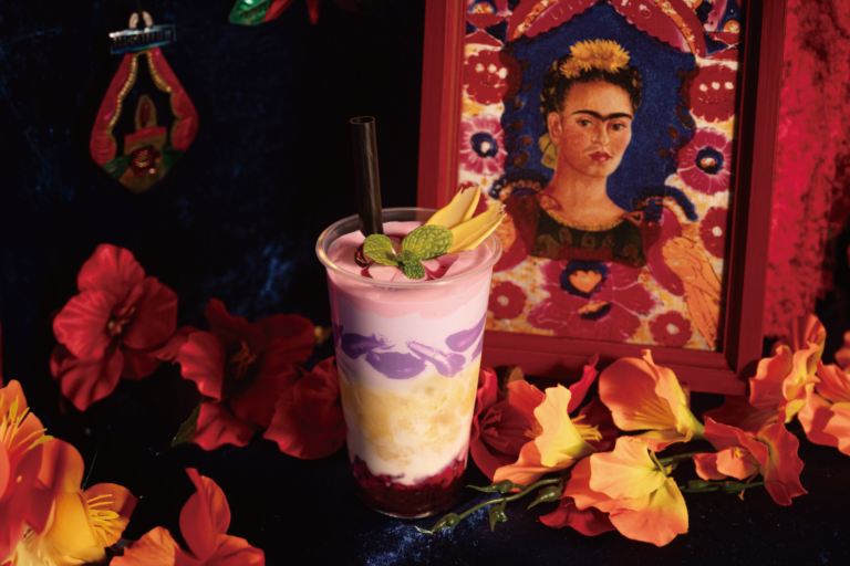 アート作品を舌で味わう！フリーダ・カーロをイメージしたトロピカルラッシーと、兵庫県立美術館開催『パウル・クレー展 ー創造をめぐる星座』タイアップのティーソーダが「飲む名画」に揃って登場。のメイン画像