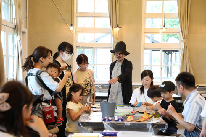 人気の絵本作家と一緒に、自分だけのTシャツやランドセルカバーをデザインしよう！　今年で4年目【池田屋ランドセル×谷口智則】アート体験ワークショップを開催。11月24日（日）＠池田屋静岡店のメイン画像