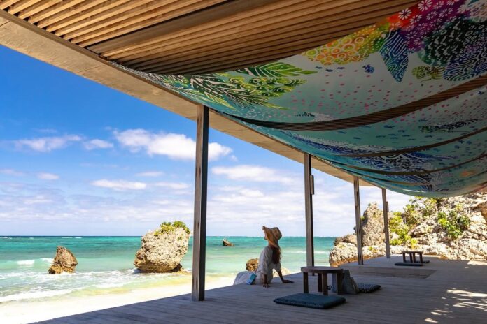 【バンタカフェ】まるで美術館のようなカフェで、海辺の絶景を取り込むインスタレーション・アートを体感のメイン画像