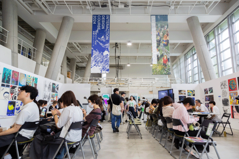 秋の進学相談会（秋のオープンキャンパス）を9月29日（日）に八王子キャンパスで開催。教員との進学相談会や大学説明会、入試作品展示、キャンパス見学ツアーなど、多摩美をよく知る今年最後のチャンスのメイン画像