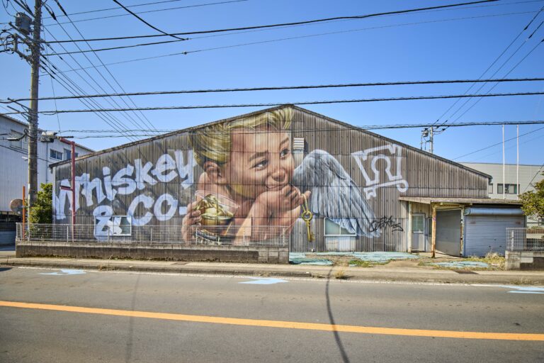 静岡県・三島のウイスキー蒸留所に「物々交換」で壁画を制作のメイン画像