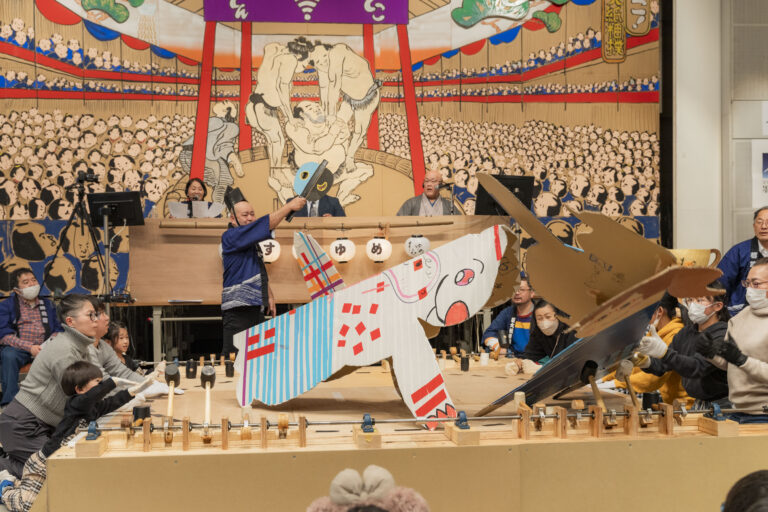 KOSUGE1-16「どんどこ！巨大紙相撲～北斎すみゆめ場所」のメイン画像