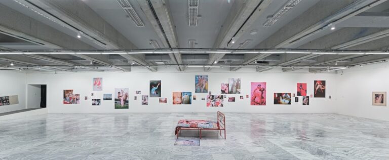 台湾の多様性を象徴する気鋭フォトグラファー・アーティスト＜マンボウ・キー｜登曼波＞による個展『Home Pleasure｜居家娛樂』PARCO MUSEUM TOKYOにて5月30日（金）より開催のメイン画像