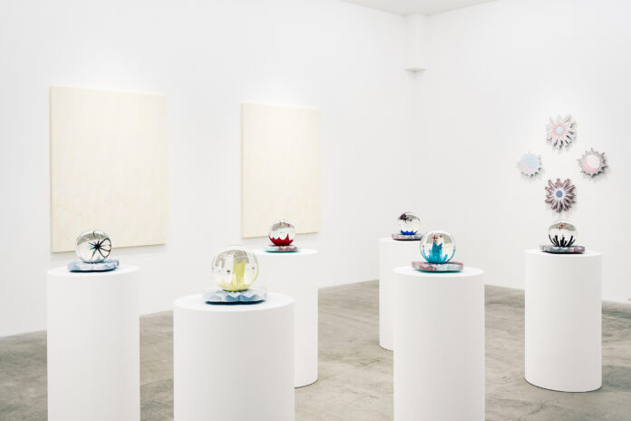 【展覧会】舘鼻則孝の個展「Under the Sun and Moon」がKOSAKU KANECHIKAにて11月22日から12月26日まで開催。新作30点と過去の代表的なアーカイブが公開中。のメイン画像