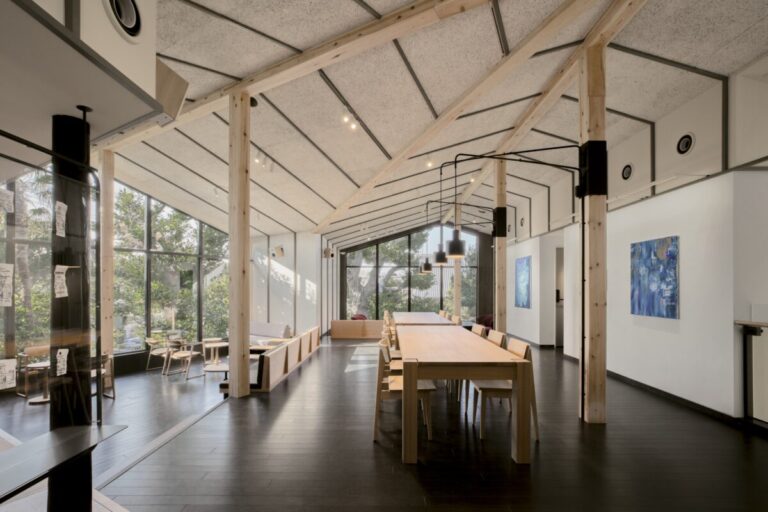 2026年3月28日より、Karin Hosono・真田将太朗・YU SORAによる柿落とし展が開催。一般公開に先駆け、展示風景を初披露のメイン画像