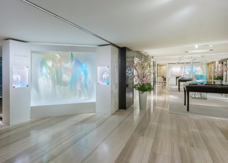 TASAKIパールとアートのコラボレーション “Bloomin’ Pearl”がTASAKI 銀座本店にて開催中のメイン画像