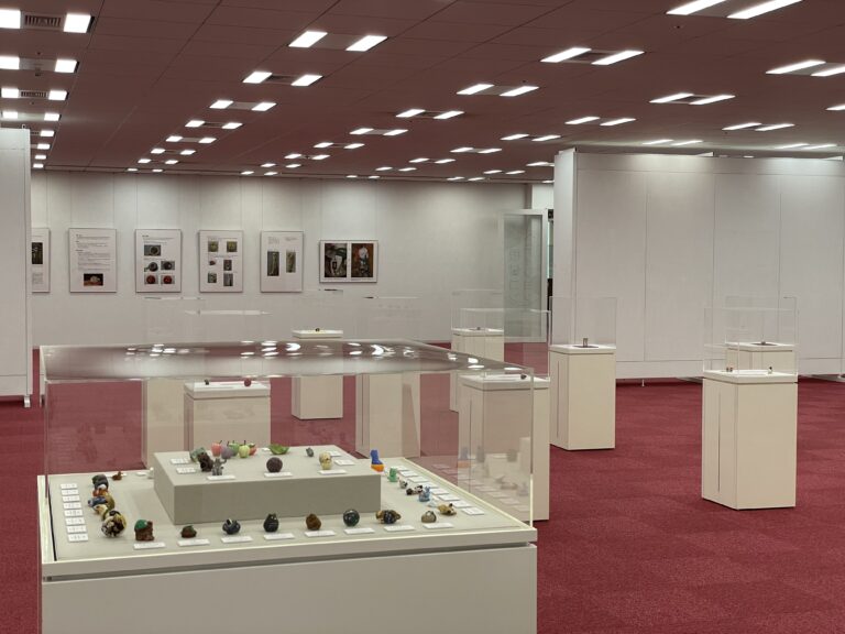 350作品以上の根付作品が一堂に集まる特別展示会「第16回 高円宮殿下記念 根付コンペティション 記念展」のメイン画像