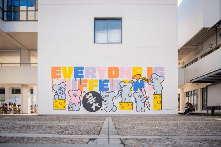 アーティスト 松本セイジ氏が描く巨大壁画が大阪芸術大学のキャンパス内に登場！ ~「EVERYONE IS DIFFERENT」のメッセージとねずみのANDYが学生にエールをお届け~のメイン画像