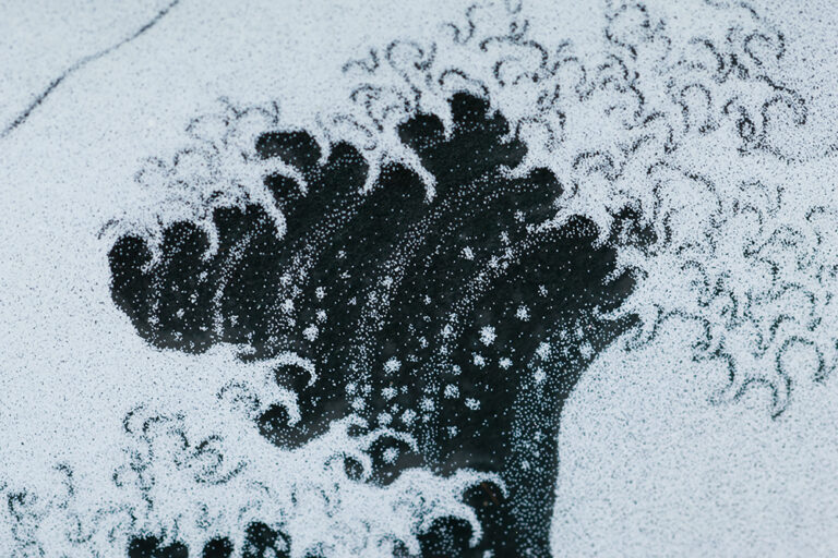 ～水晶の中に、波が立ち、風神雷神が舞う～かつて絹や紙の上に描かれた名画たちが、時を超え、新たなかたちで甦る。のメイン画像