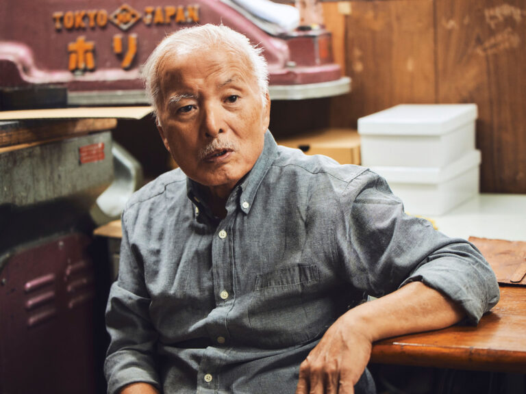 Maker’s Watch Knotから、台東区・大久保商店の皮革職人、大久保邦雄氏が作り出す唯一無二の芸術「スキモレザー」の腕時計用ストラップが登場。のメイン画像