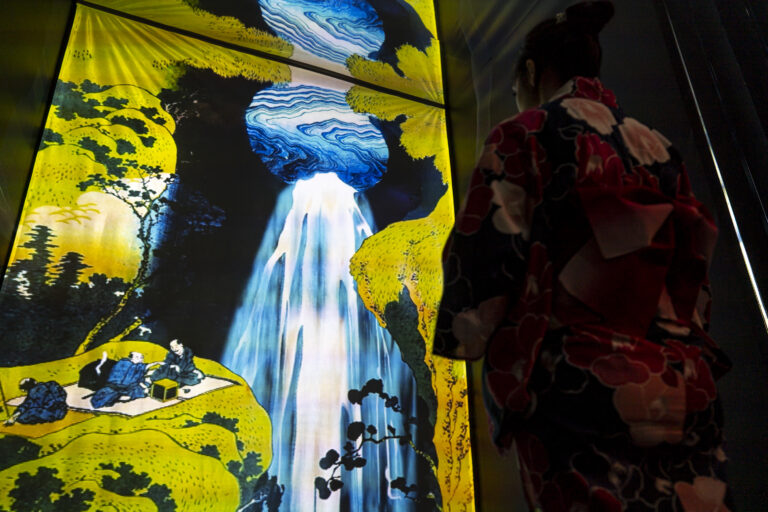 一旗プロデュース「動き出す浮世絵展 MILANO」の公式記録映像“瀧”を公開。浮世絵師の“色”が鮮明に現れる、息をのむ美しさで圧倒する諸国の名瀑に迫る。のメイン画像