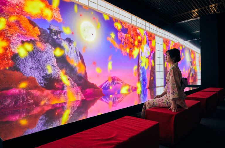 一旗プロデュース「動き出す浮世絵展 KAGOSHIMA」の公式記録映像“彩”を公開。古来より愛される花、彩り豊かな詩情に富む花鳥画の世界を眺める。のメイン画像