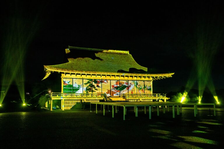 【開催中】一旗プロデュース「国史跡斎宮跡 平安絵巻 プロジェクションマッピング 2024」を三重県明和町「さいくう平安の杜」で開催。「斎宮文化芸術祭2024」のメインプログラム。公式写真を公開。のメイン画像