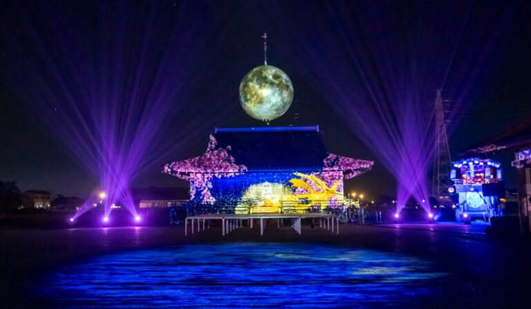 一旗プロデュース「国史跡斎宮跡 平安絵巻 プロジェクションマッピング 2024」の公式記録映像を公開。三重県明和町「さいくう平安の杜」で開催された「斎宮文化芸術祭2024」のメインプログラム。のメイン画像