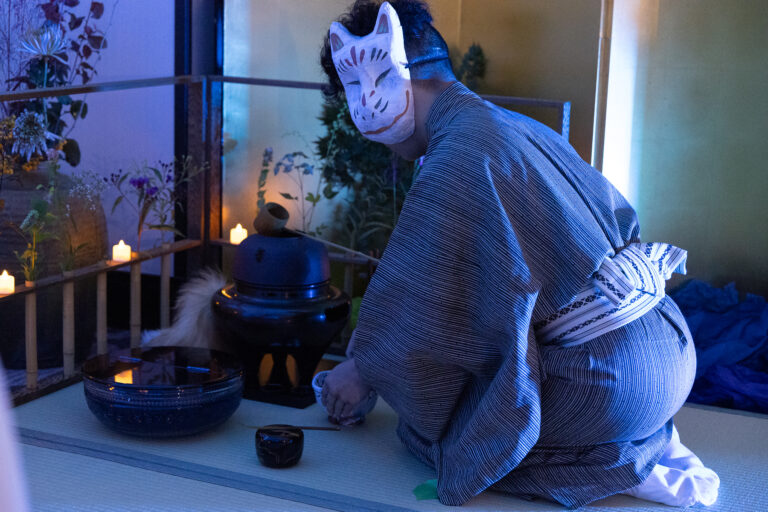 「動き出す妖怪展 NAGOYA」の特別企画「妖怪茶会」の公式記録写真を公開。「妖怪」をイメージしたお茶・お菓子や空間、おもてなしによる妖怪に囲まれた特別なひととき。のメイン画像