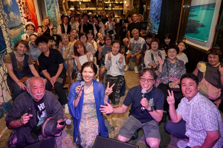 【開催レポート】石垣島で開催 写真展「島島の時間」記念イベント　垂見健吾×宮良牧子 トーク＆ライブのメイン画像