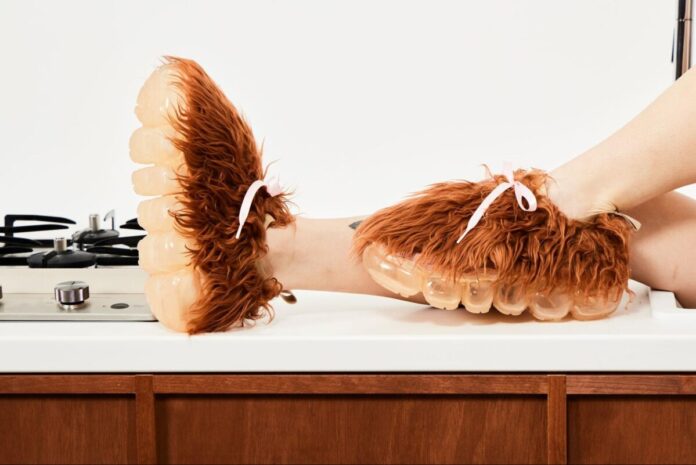 grounds、タイ発ブランド「SCULPTURE」およびタイを拠点とするアーティストTintin Cooperとのコラボレーションシューズを発売のメイン画像