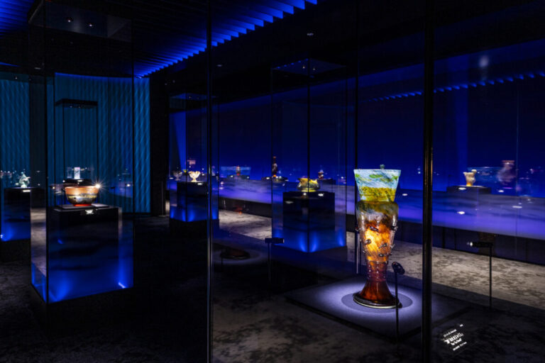 造形が呼応し、体験へとひらく。「展示空間開館2周年 飛驒高山美術館収蔵コレクション展～アール・ヌーヴォーから現代までのガラス芸術～」開催中のメイン画像