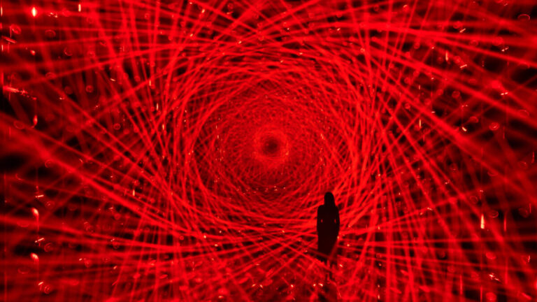 チームラボボーダレス、「Light Sculpture - Flow」の作品空間を7月8日から再オープン。同空間にて新シリーズ作品群を展示する特別展「宇宙の非対称性について」を10月8日まで開催。のメイン画像