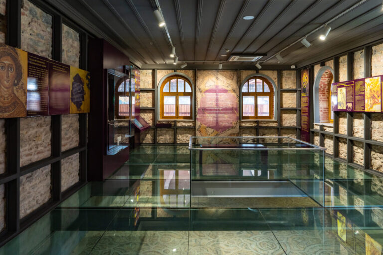 イスタンブルのカルチャーを楽しむ 壮麗なモザイク遺産 ゼイティンブルヌ・モザイク博物館と新作オペラ「エドゥサ」へのメイン画像