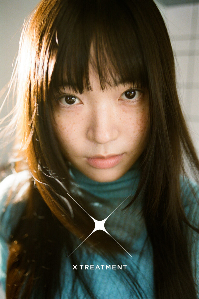 X TREATMENT、写真家・川島小鳥と描くポートレートを公開。「生命力のある光と髪」をテーマに日常に寄り添うヘアケアを表現のメイン画像