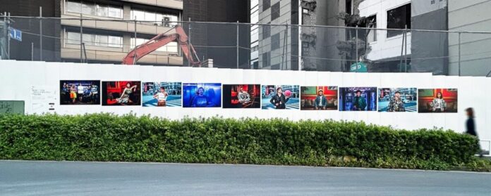 写真家 ヨシダナギ氏が工事現場の仮囲いに“渋谷の人”を写すまちを舞台にした「BAG＠渋谷二丁目ストリートギャラリー」全面オープンのメイン画像