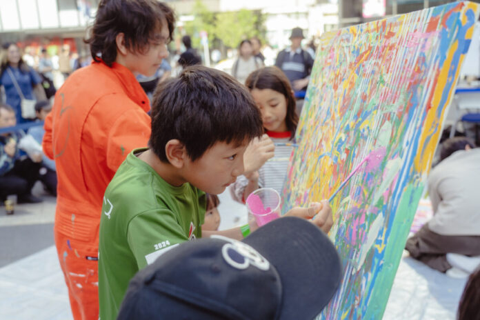 ≪Hareza池袋×STUDIO201≫「Kids = Artists 〜すべてのキッズはアーティスト〜」開催 〜子どもたちの無限の可能性とアーティストの感性が融合する即興アート公開制作〜のメイン画像