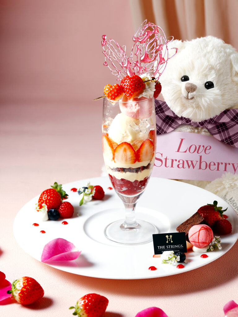 愛らしいストリングスベアと “いちごに恋する” Lovelyなパフェにハートを射抜かれる！『ハートいちごのLovelyパフェ』 新登場のメイン画像