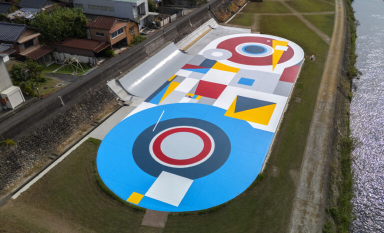 地域の魅力発信と経済の活性化をアートで。日本最大級の地上絵が、岡山県真庭市の公共スケートボードパークに、10月5日に完成。のメイン画像