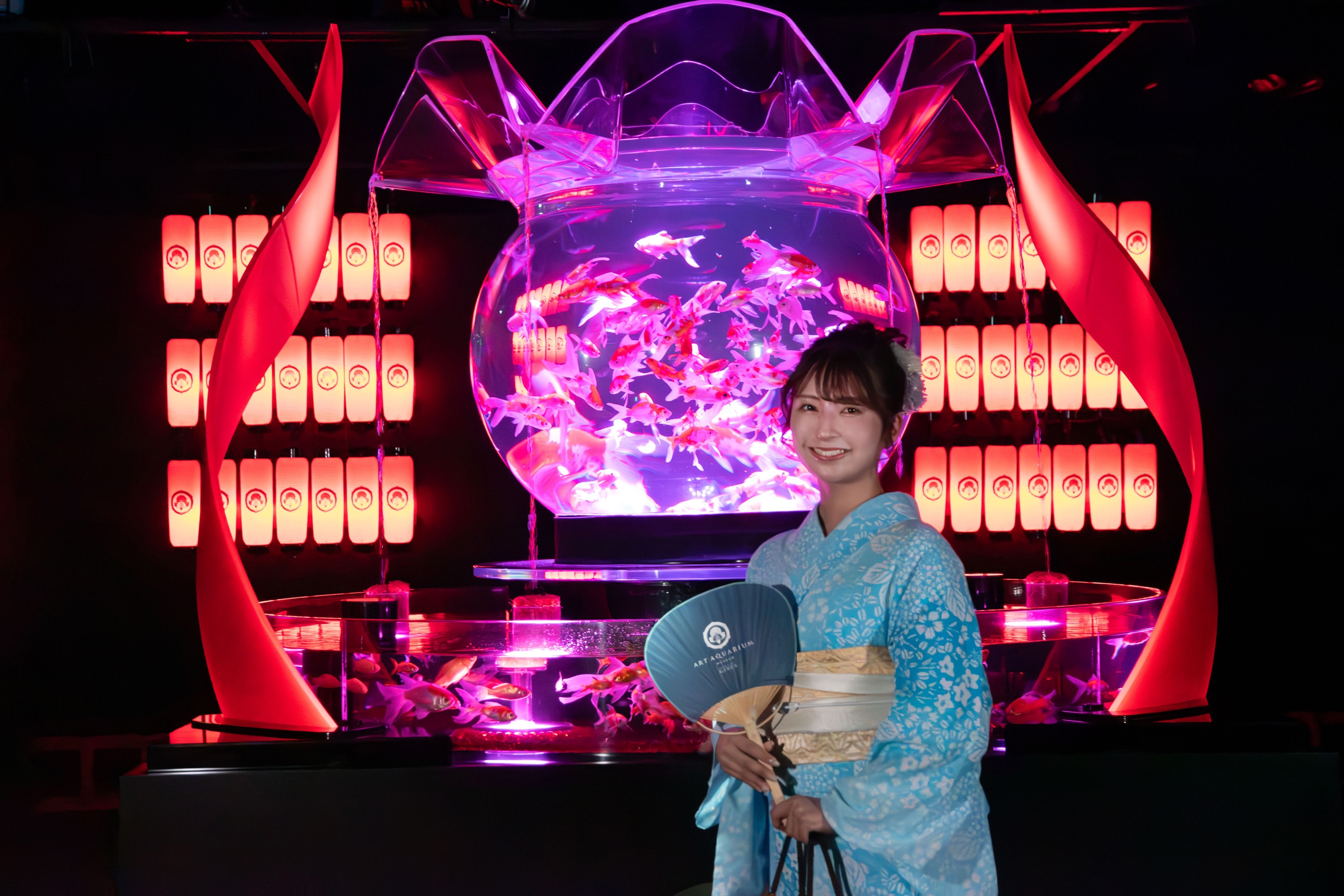 今年の夏は浴衣で金魚アート鑑賞を！　恒例！アートアクアリウム美術館の浴衣キャンペーン　浴衣でご来館の方にオリジナルうちわをプレゼントのサブ画像1