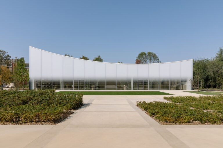 世界最古のシャンパーニュメゾン「ルイナール」 3世紀にわたるメゾンの変遷を表現した新たなルイナール パビリオン『4 RUE DES CRAYÈRES /クレイエル通り 4番』が誕生のメイン画像