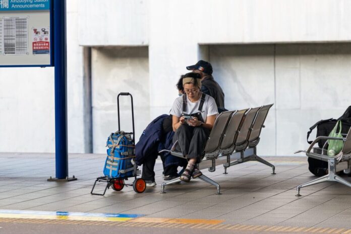 飯川雄大「デコレータークラブ: 重いバッグの中身」をKOTARO NUKAGA（天王洲・Three）2拠点で開催のメイン画像