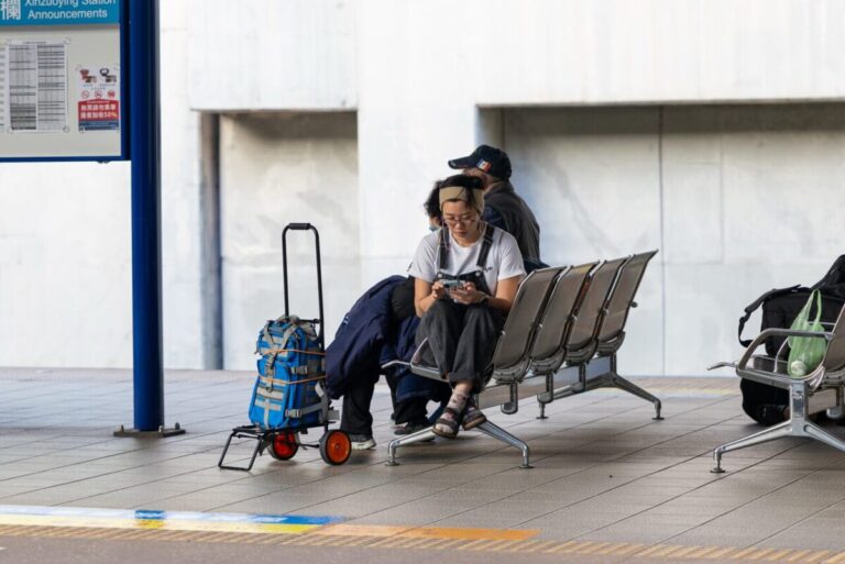 飯川雄大「デコレータークラブ: 重いバッグの中身」をKOTARO NUKAGA（天王洲・Three）2拠点で開催のメイン画像