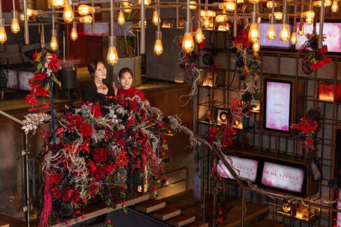 ライフスタイルホテル「THE LIVELY 福岡博多」に、宿泊者以外も楽しめるフラワーアートが登場！期間限定のカフェバーメニューも味わえるバレンタイン企画“ME TIME VALENTINE”を開催のメイン画像